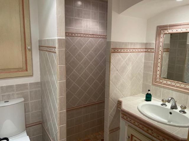 Domaine Des Tuilieres Avec Jacuzzi Apartment Vallauris Bagian luar foto