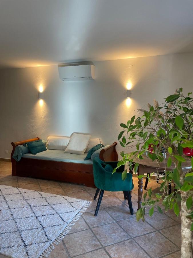 Domaine Des Tuilieres Avec Jacuzzi Apartment Vallauris Bagian luar foto