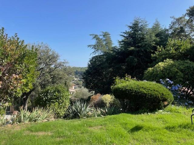 Domaine Des Tuilieres Avec Jacuzzi Apartment Vallauris Bagian luar foto