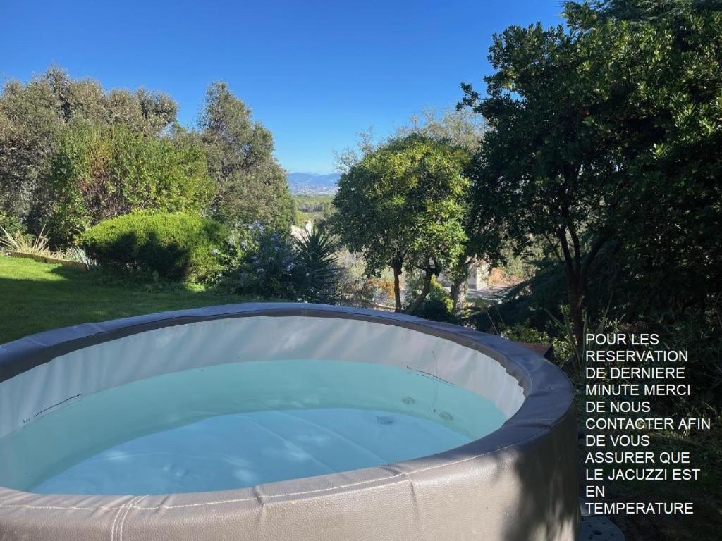 Domaine Des Tuilieres Avec Jacuzzi Apartment Vallauris Bagian luar foto