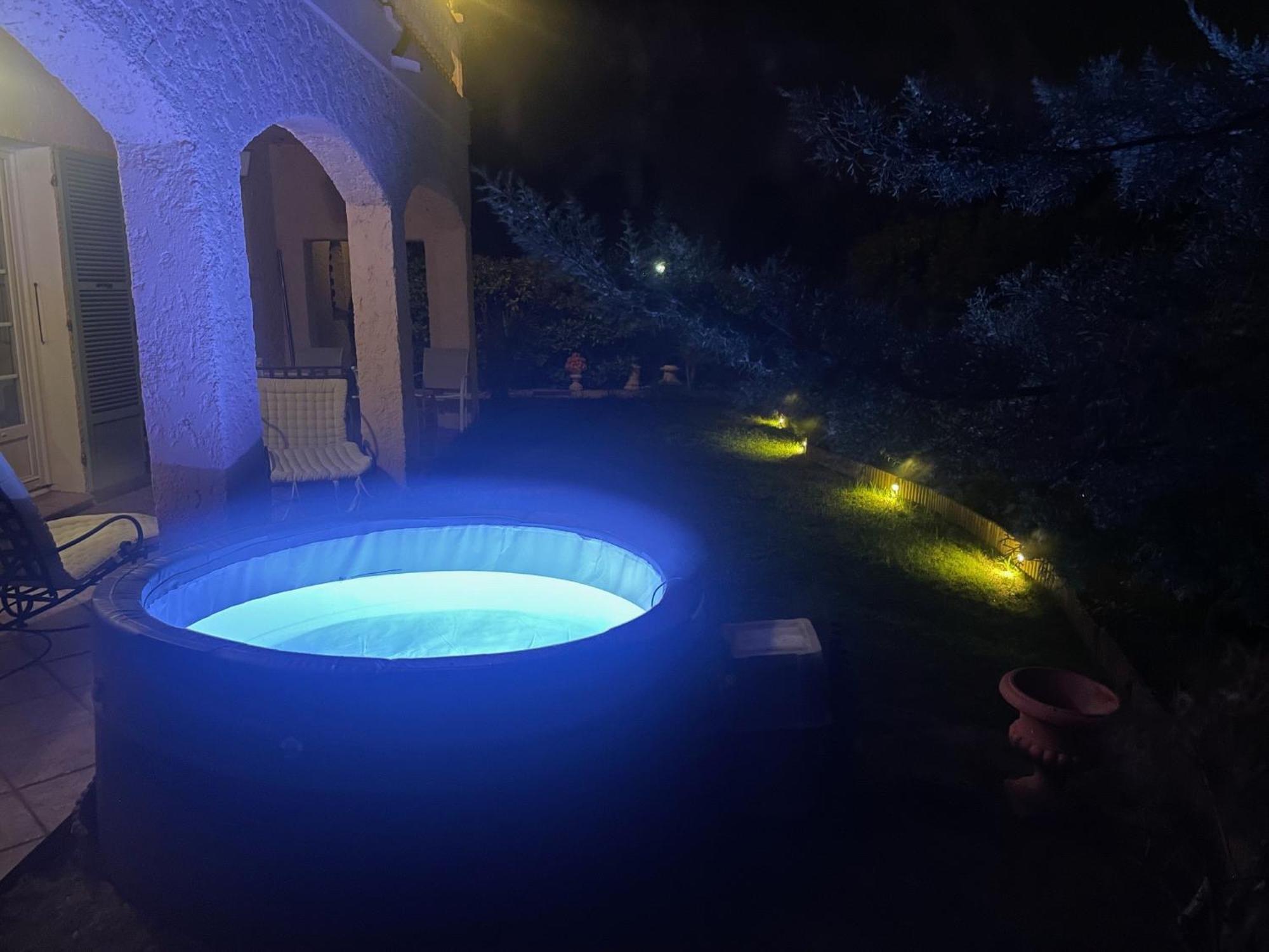 Domaine Des Tuilieres Avec Jacuzzi Apartment Vallauris Bagian luar foto